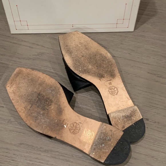 Alexander McQueen Logo Embossed Sandals - Picture 10 of 11